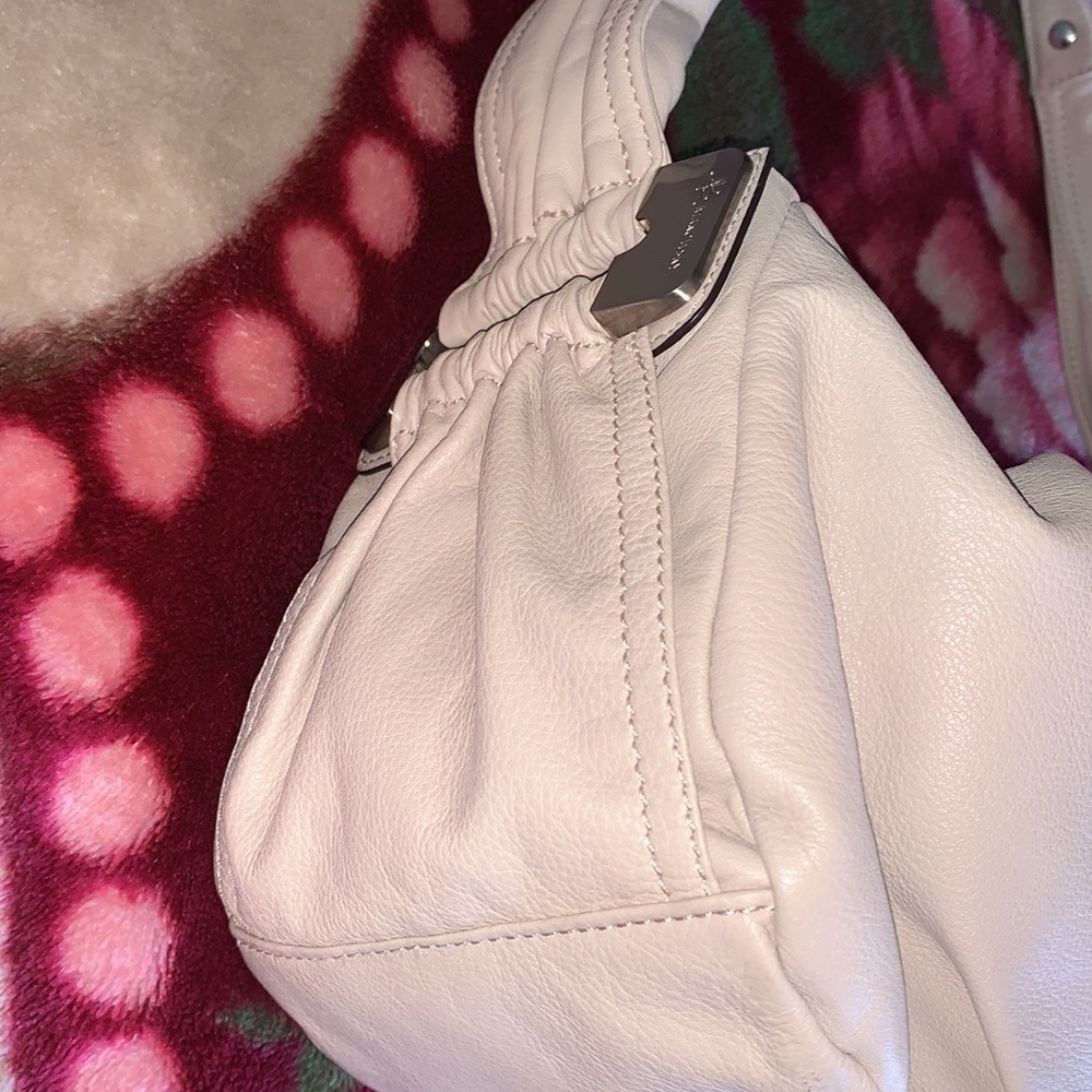 B Makowsky Shoulder Bag - Picture 4 of 14